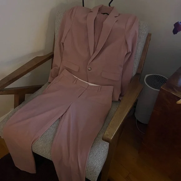 Ann Taylor Blush Pink Suit (Curvy Fit) - Picture 5 of 7